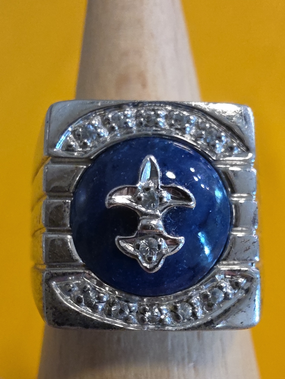 Vintage 925 Statement Ring ▪︎ Deep Blue Dome Cabochon Stone & Fleur-de-lis